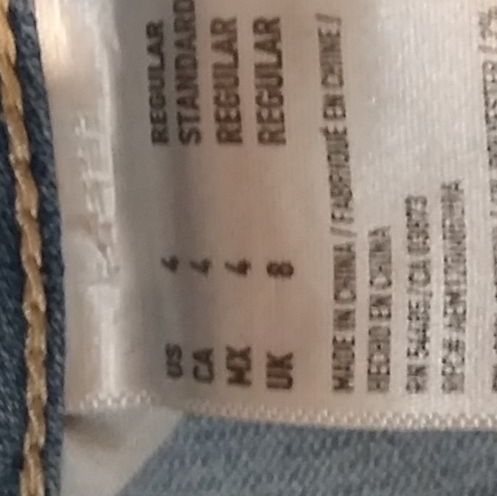 Distressed jeans - Picture 7 of 8